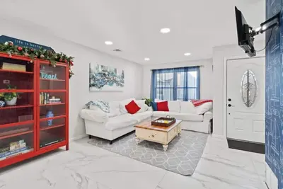 Image de Brand new home, just 2 blocks to the beach on a quiet street