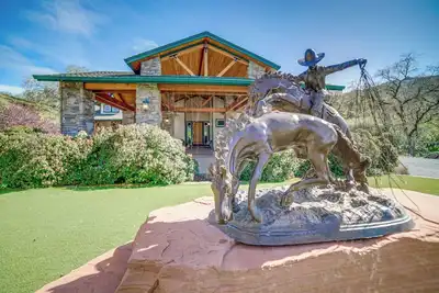 Image de Stunning Hopland Vacation Rental w/ Pool & Hot Tub