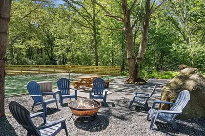 Image de Entire Home with large backyard Near Narragansett Beaches, and 5 minutes to Uri!