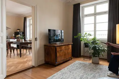 Image de Vacation apartment on the top floor of a listed building with terrace