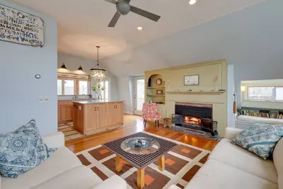 Image de Cape Cod Vacation Home Rental - Walk to Beach!