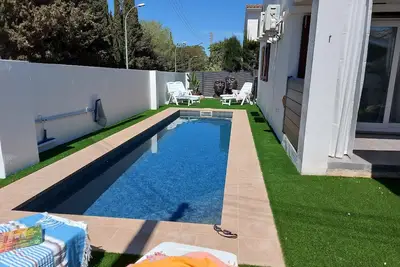 Image de Villa idéalement située à 10 minutes de la plage