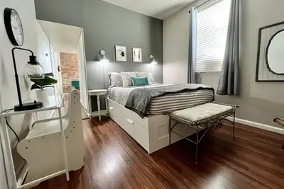 Image de Tower Grove Pet Friendly 2nd Floor Studio - 4 mi to Slu & Barnes -Shared Laundry