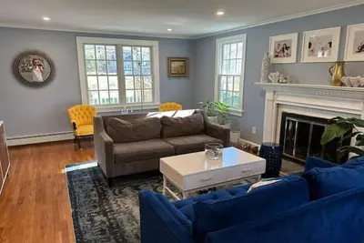 Image de Shorelands home near water & town, vacation vibes