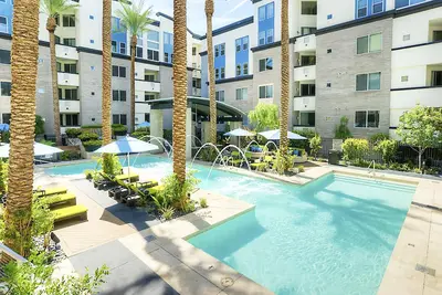 Image de Cozy Loft 》 Heated Pool, Hot Tub, King Bed & Park