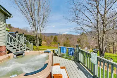 Image de Hot Tub, Fire Pit + Views: Balsam Grove Getaway