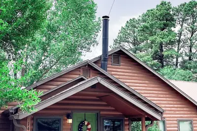 Image de Cozy Cabin - Great Walkable Location in the Heart of Pinetop! \n