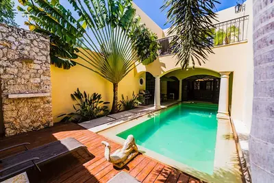 Casa Latida, a jem a block from Paseo Montejo