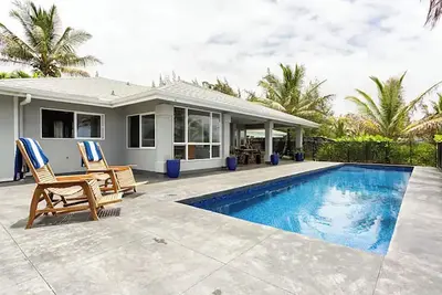 Image de Two homes on the ocean with a private saltwater pool.