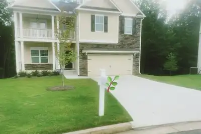 Image de Cozy 4 Bedrooms 🏡 with parking on Premise