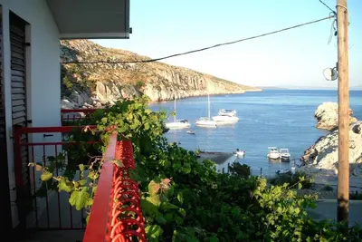 Image de Appartement de deux chambres avec la terrasse et la vue sur le mer Baie Zarace (Dubovica), Hvar (A-21007-a)
