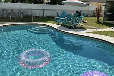 Image de Entire Private PooL 4 bdrm home West Palm 5 min to the beach, airport, zoo