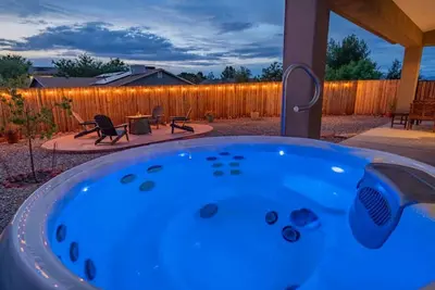 Image de Modern Newly Built Cottonwood Home with Hot Tub & Firepit