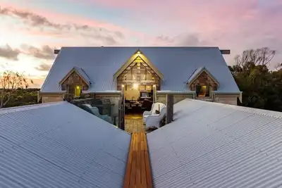 Image de The Loft at Tulka House. The Seafood capital of South Australia.