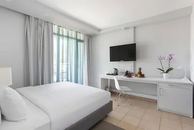 Image de Relax and Unwind! 2br Suite w/Swim-up Pool & Terrace! Outdoor Pools, Beachfront!