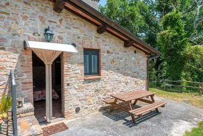 Image de Ferme 'Casale Storico Xvii - Margherita' avec vue sur les montagnes, piscine partagée et Wi-Fi