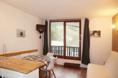 Image de Studio équipé pour 4 personnes vue pistes