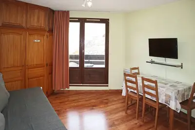 Image de Studio équipé pour 4 personnes vue pistes