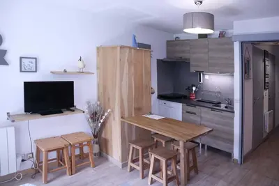 Image de Très joli studio pour 4 personnes rénové avec soin.