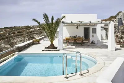 Private Villa with Heated Pool and Sea View