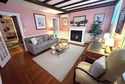 Image de Beautiful 1 Bed/ 1 Bath (sleeps 4) dog friendly suite with exposed beams on Historic Spring St