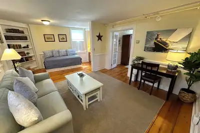 Image de Very spacious and dog friendly 1 Bed/1 Bath/Pullout sofa and daybed Suite on Historic Spring St