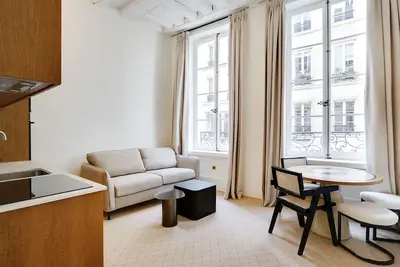 A Luxurious 1-Br in Louvre