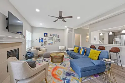 Image de Welcome to The Downtowner - Walkable to Otr, Fc Stadium, 2 Car Garage Parking!