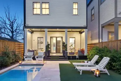 Image de Deluxe Modern Home | Heated Pool & Game Room