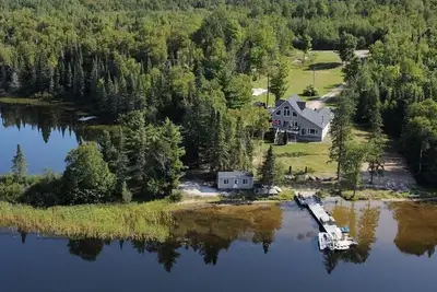 Image de 🏡 Welcome to our Private Oasis: Spectacular 5-Bedroom Sandy Waterfront Home 🌞🏖️