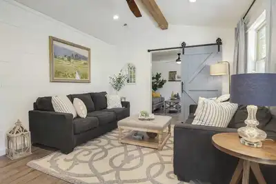 Image de Eagle Bend Modern Farmhouse | Beaver Lake