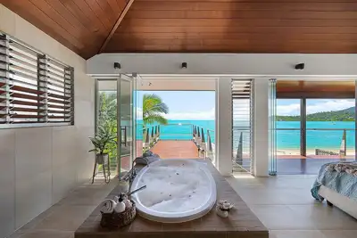 Image de Airlie Beach’s Anusara is surrounded by crystal waters of the Whitsundays