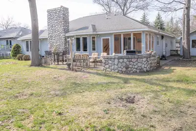 Image de Spacious Custom Caseville home Steps 2 Beach/Woods