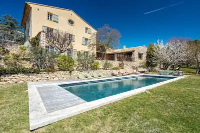 Image de Mas avec vue exceptionnelle - St Saturnin lès Apt - 15 personnes
