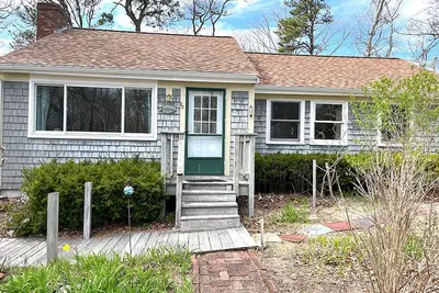 Image de Sweet Cape Cod Cottage Close to Beaches, Cape League Baseball  and Ice Cream