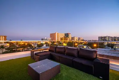 Image de 2022 Beach Home, Rooftop Spa