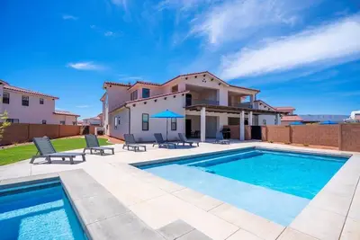 Image de Arcadia 67 | Private Pool & Hot Tub * Views * Arcade