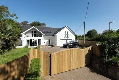 Image de Lahaina, family home with garden and parking