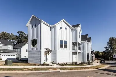 Image de Gulley Grove Game Day - 10 minute drive to U of A/Downtown\n3 beds ~ 2. 5 baths