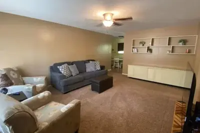 Image de Super spacious home with plenty of parking