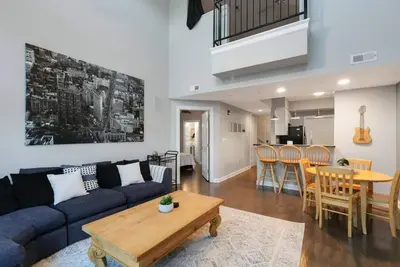 Image de Two Story Condo in Downtown Raleigh | Free Parking