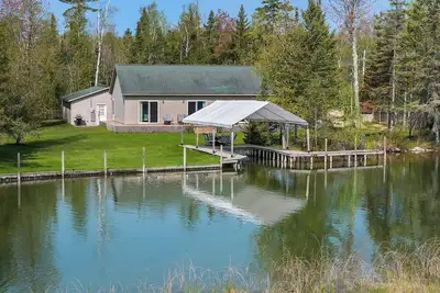 Image de Waterfront Cottage with Covered Boat Slip
