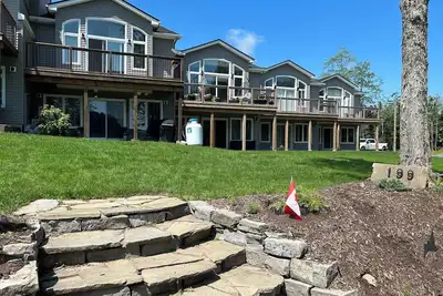 Image de Brand New Townhouse - Lake Access and Outdoor Kitchen