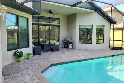 Villa  Bonita 4br 3. 5ba Luxury Gated Pool Home Close To Beaches!