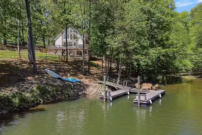 Image de Waterfront Cottage Getaway - Private Dock/Fire pit/Kayaks/Paddleboards