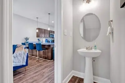 Image de Brand New BluRoyal Townhome!