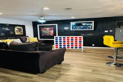 Image de Social Retreat, Relax or Fun! (Over Age Of 25 Only Can Rent No Parties