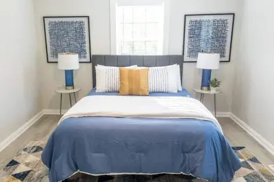 Image de ⭐️Contemporary Upscale Family Villa in ❤️ of town ⚾️