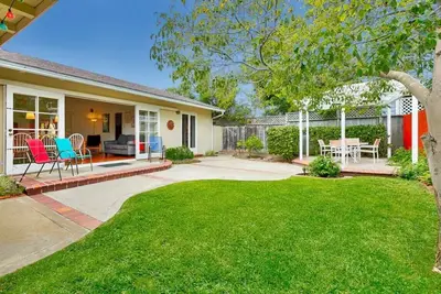 Image de Great Pet Home Fenced Yard/Walk to Beach/Village