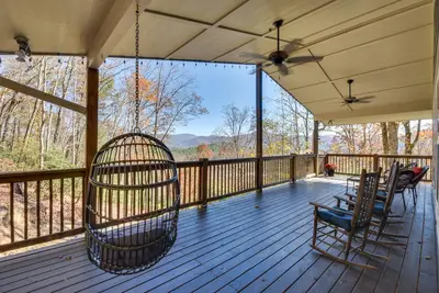 Image de Stunning Rabun Gap Home w\/ Deck & Mountain Views!